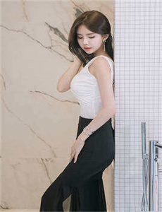 《按摩室： 三个年轻的服务》