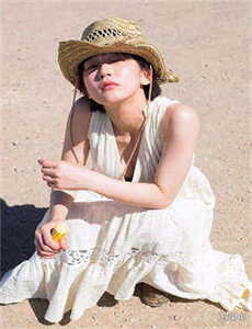 《比花还美》